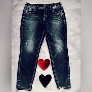 Silver Jeans Women’s Size 16 Avery Ankle Skinny, Length 27”, Distressed